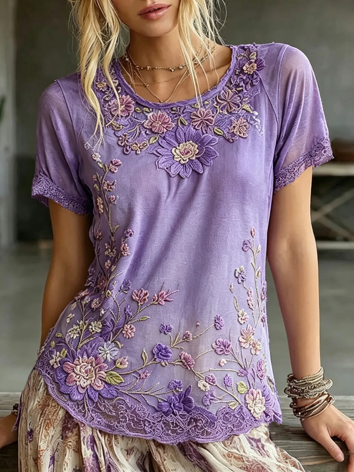 Women's Retro Floral Art Embroidery Cotton Linen Casual Round Neck T-shirt