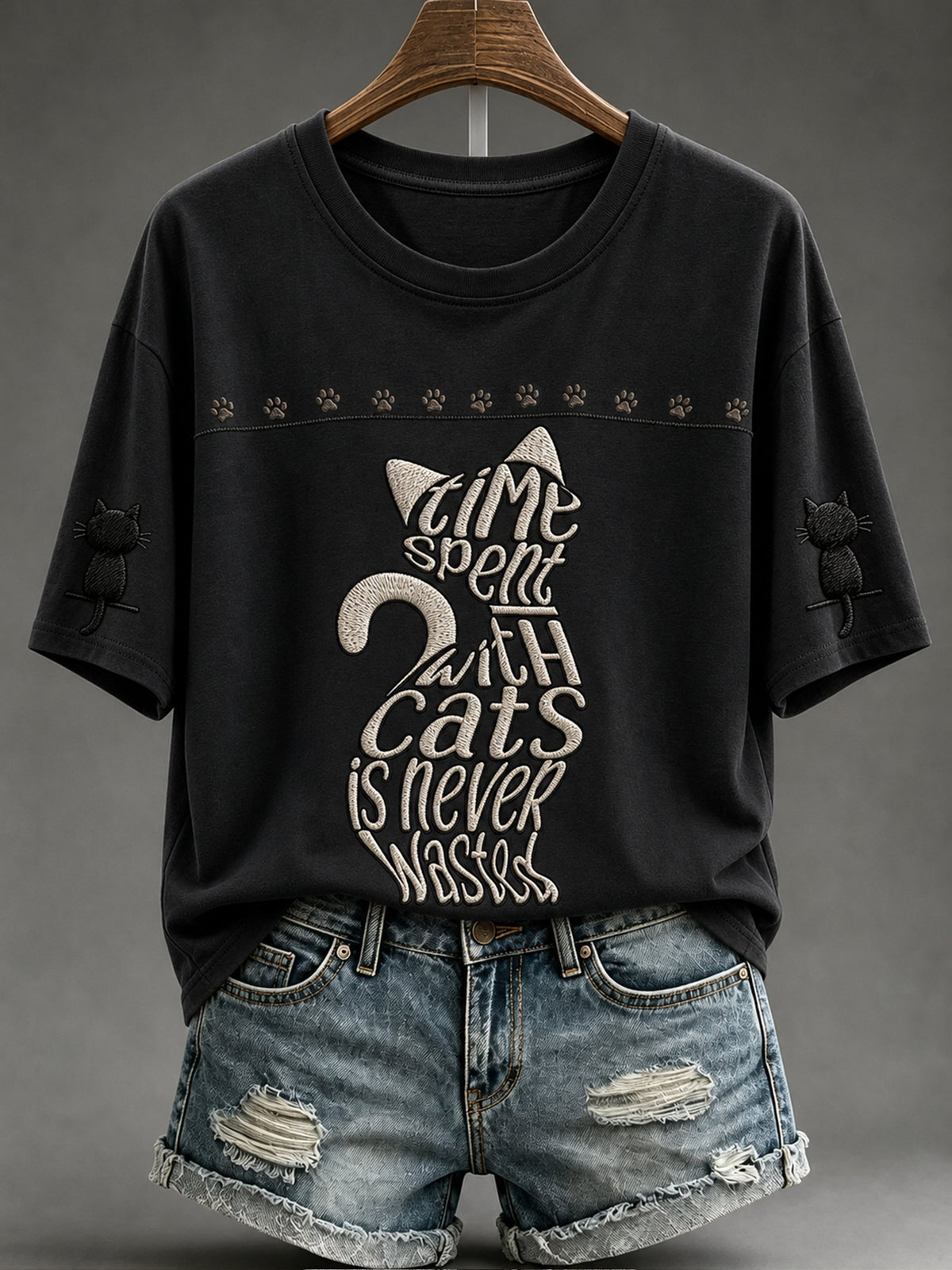 Women's Healing Cat Round Neck Top