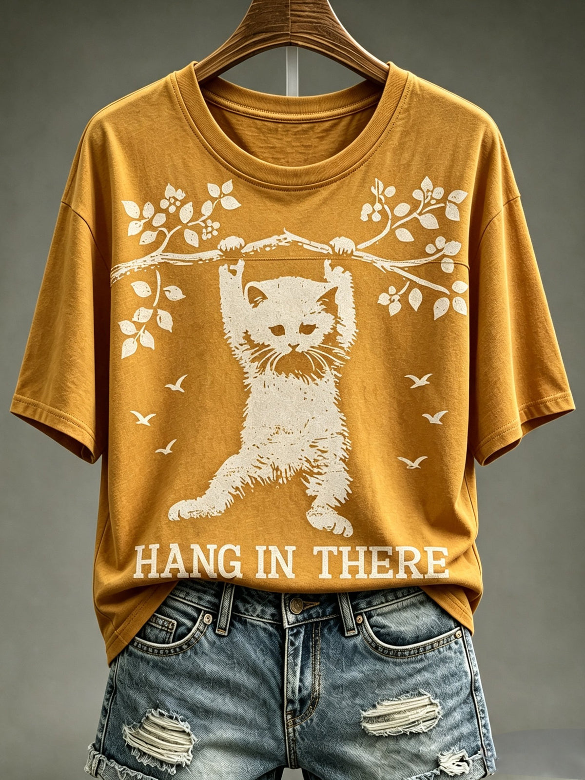 Women's Healing Cat Round Neck Top